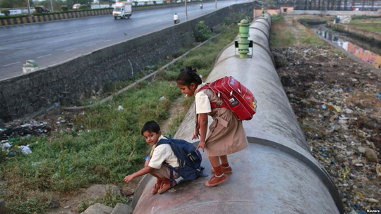 Ấn Độ: Học sinh tiểu học không mang cặp sách quá 3 kg - 1