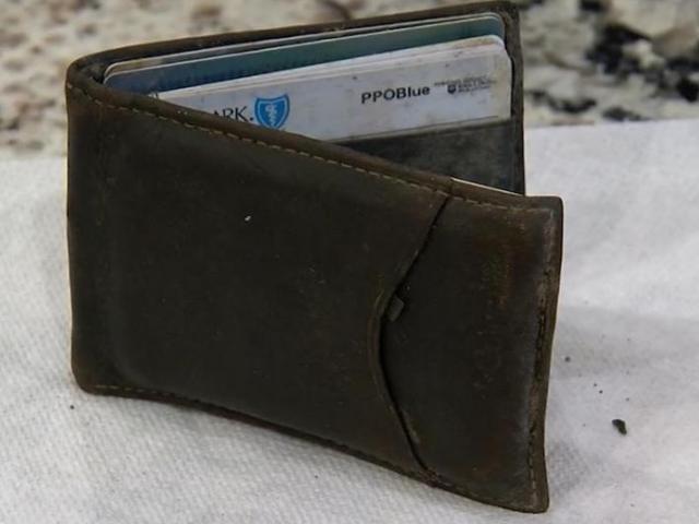 Mỹ: Làm rơi ví khi chơi tàu lượn, 4 năm sau nhận được cuộc gọi bất ngờ