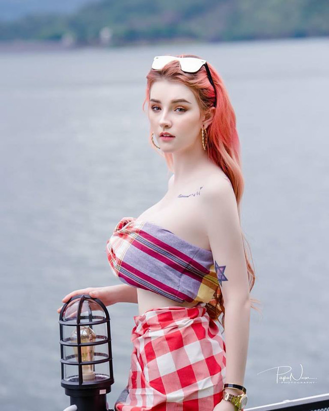 Jessie Vard nổi lên từ clip hậu trường chụp ảnh với bikini nóng bỏng và bộ ảnh đẹp không tì vết.&nbsp;