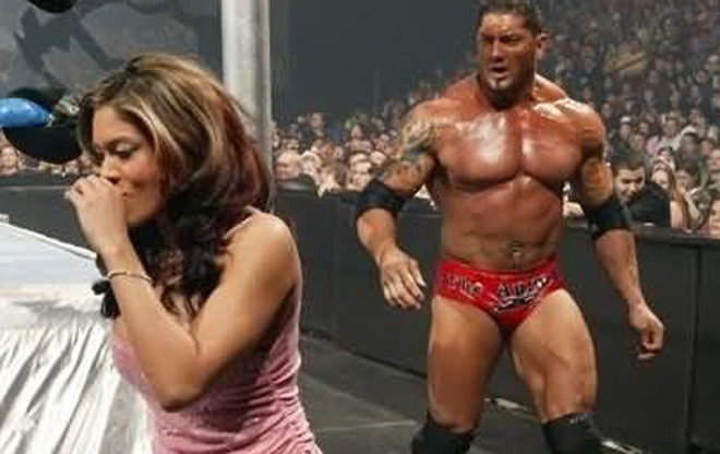 “Đỏ mặt” WWE: Cặp đôi tranh thủ làm “chuyện quá đà&#34; ở phòng thay đồ - 1