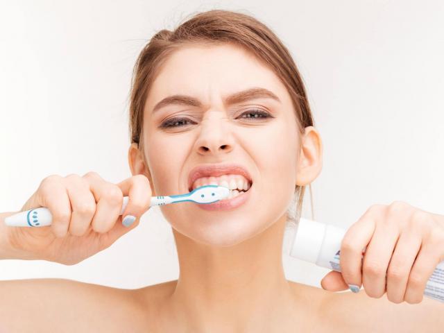 90% người Việt mắc bệnh răng miệng chỉ vì 10 thói quen khó bỏ này