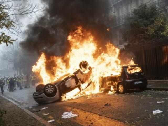 Bạo loạn ở Pháp: Nỗi sợ hãi bao trùm Paris trước ngày ”bão tố”
