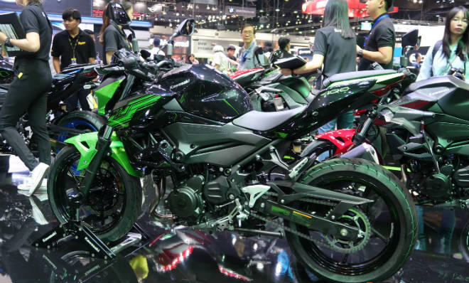 Kawasaki Z400 giá 132 triệu đồng, phái mạnh thao thức - 3