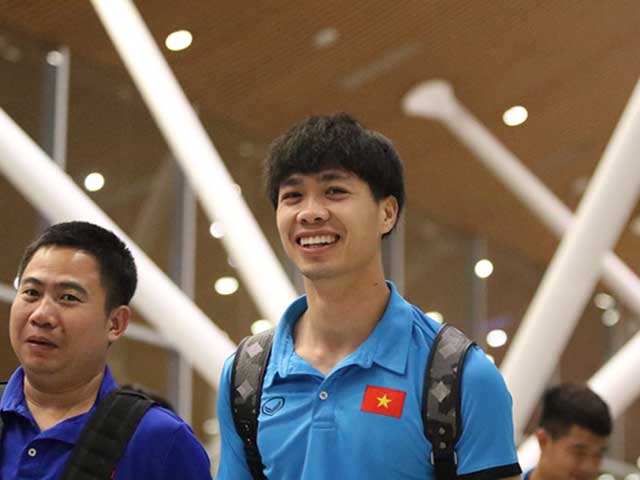 ĐT Việt Nam sang Malaysia đá chung kết: Công Phượng rạng rỡ