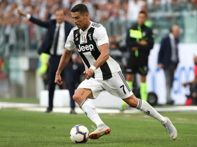 Juventus - Inter Milan: Ronaldo trút giận giải sầu mất Bóng vàng