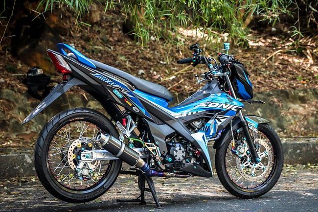 Honda Sonic 150 vốn là dòng xe côn tay có xuất xứ tại quốc đảo Indonesia nhưng lại được nhiều dân chơi xe ở Việt Nam quan tâm tới. Ảnh chiếc Sonic 150 độ của một dân chơi ở Vũng Tàu.