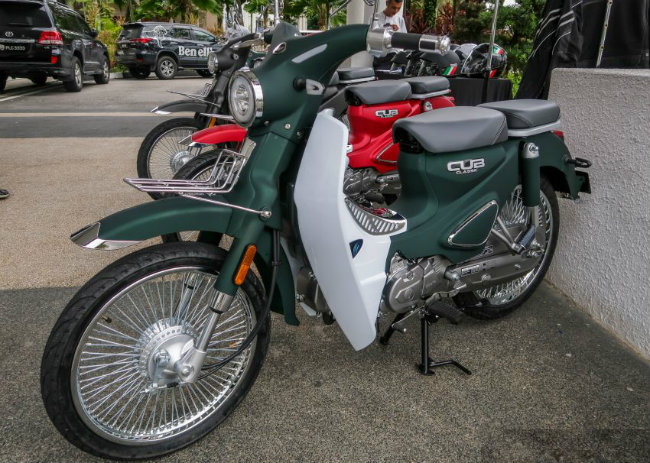 Cung cấp xăng cho Cub Classic là một chế hòa khí nhưng WMoto cải tiến giúp cho mẫu xe số này đạt tiêu chuẩn khí thải Euro 3.