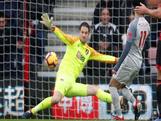 Tranh cãi Liverpool: Trọng tài mắc sai lầm, Salah hưởng lợi bùng nổ hat-trick