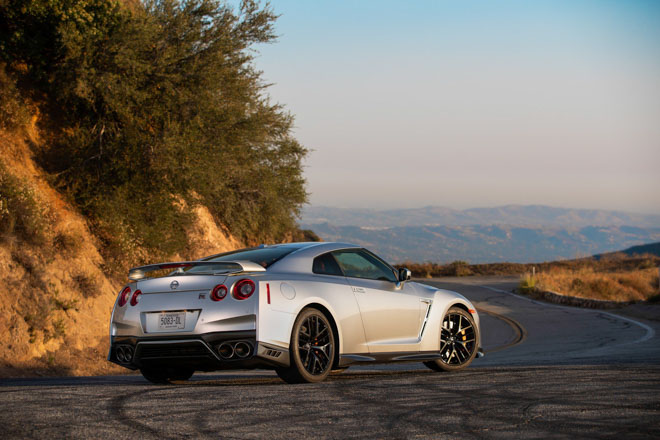 Nissan giới thiệu &#34;xế đua&#34; GT-R 2019, đi kèm giá bán 2,2 tỷ đồng - 7