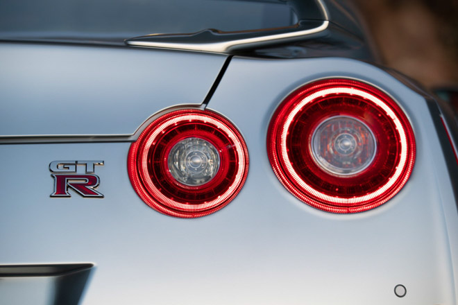 Nissan giới thiệu &#34;xế đua&#34; GT-R 2019, đi kèm giá bán 2,2 tỷ đồng - 13