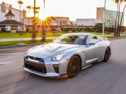 Tin tức ô tô - Nissan giới thiệu &quot;xế đua&quot; GT-R 2019, đi kèm giá bán 2,2 tỷ đồng