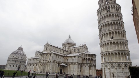 Khách du lịch hết cơ hội chiêm ngưỡng tháp nghiêng Pisa? - 1