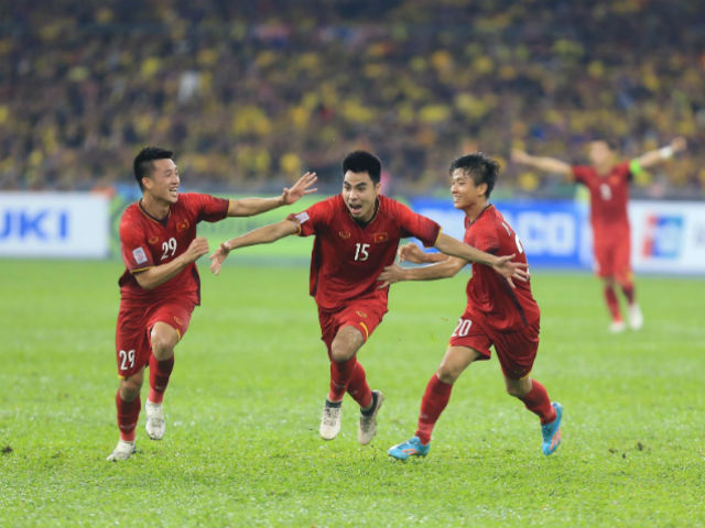 SAO ĐT Việt Nam ghi 2 bàn 3 phút: Hiên ngang ăn mừng ở "hang cọp" Bukit Jalil