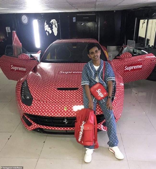 Rash cũng từng khoe chiếc Ferrari G12 Berlinetta trên Youtube và Instagram. Tuy nhiên, cậu bé chưa đủ tuổi để lái chiếc xe đắt tiền này.