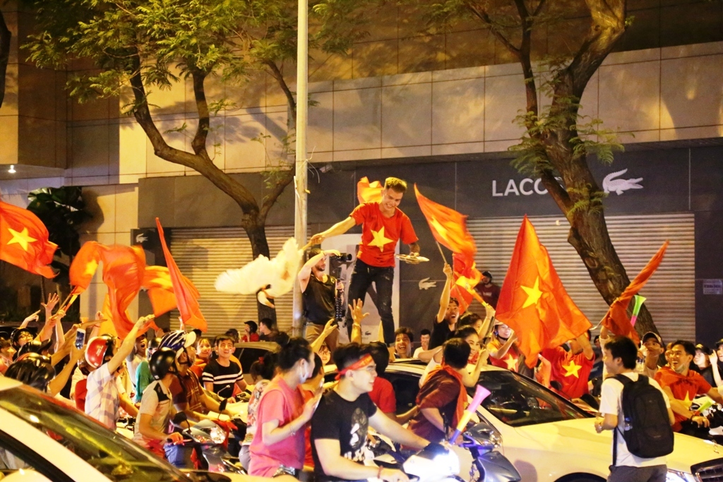 “Vui quá” trong đêm chung kết AFF Cup, fan có thể gặp rắc rối - 3