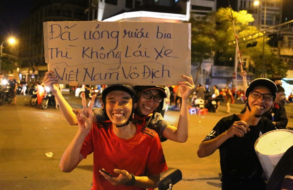 “Vui quá” trong đêm chung kết AFF Cup, fan có thể gặp rắc rối - 4