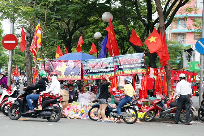 Trước giờ G chung kết AFF Cup: “Cúp vàng” xuất hiện giữa Sài Gòn - 4