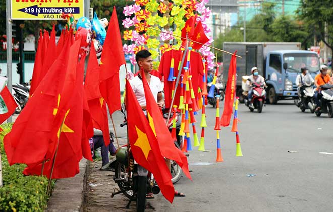 Trước giờ G chung kết AFF Cup: “Cúp vàng” xuất hiện giữa Sài Gòn - 10