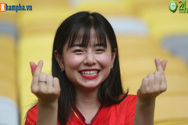 Chung kết AFF Cup: Fan nữ xinh &#34;thả tim&#34; mơ ĐT Việt Nam hạ Malaysia - 5