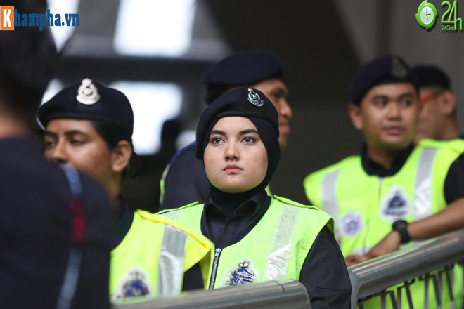 Chung kết AFF Cup: Fan nữ xinh &#34;thả tim&#34; mơ ĐT Việt Nam hạ Malaysia - 12