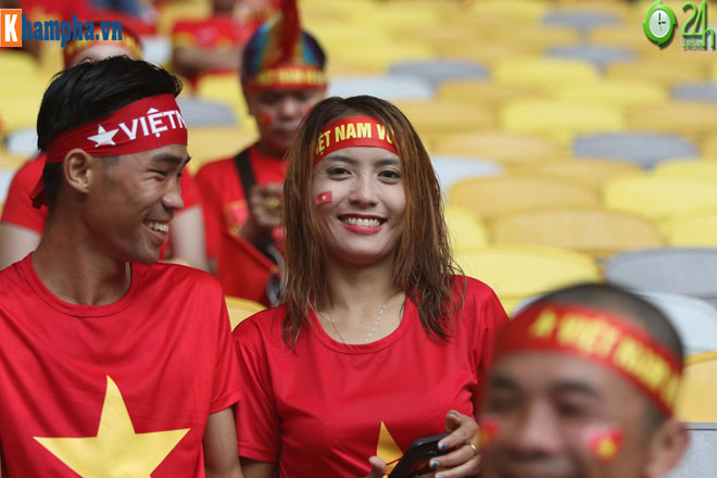 Chung kết AFF Cup: Fan nữ xinh &#34;thả tim&#34; mơ ĐT Việt Nam hạ Malaysia - 3