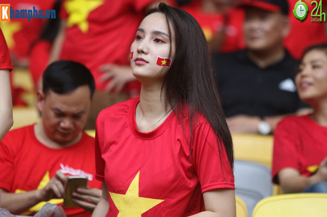 Chung kết AFF Cup: Fan nữ xinh &#34;thả tim&#34; mơ ĐT Việt Nam hạ Malaysia - 6