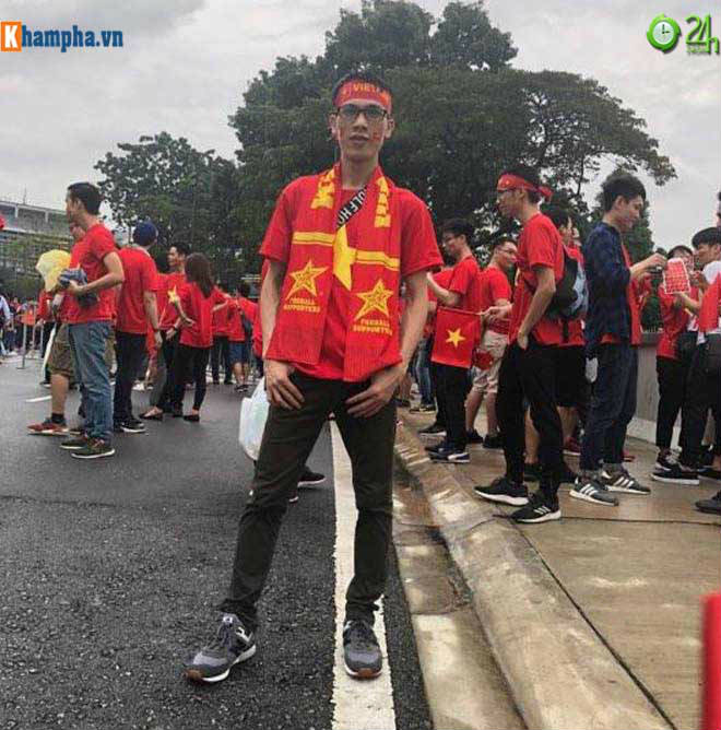 Fan Việt mang cúp vàng, giao lưu CĐV Malaysia chờ tin thắng trận Bukit Jalil - 13