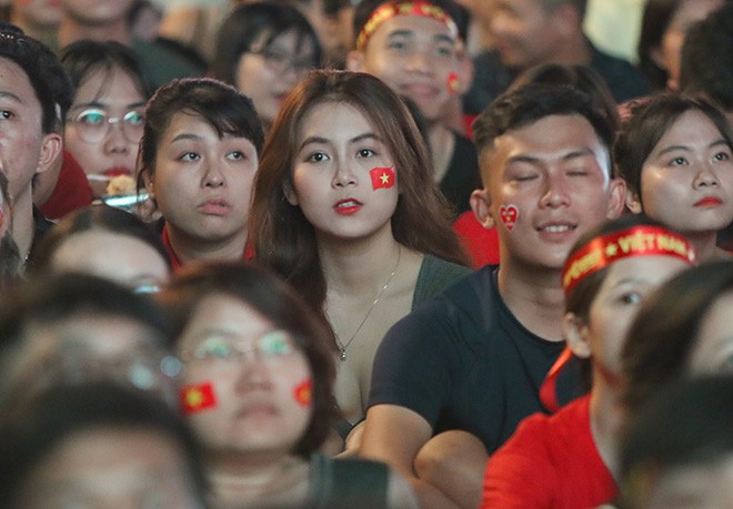 Người đẹp nhảy múa tưng bừng mừng ĐT Việt Nam hòa 2-2 tại Malaysia - 3