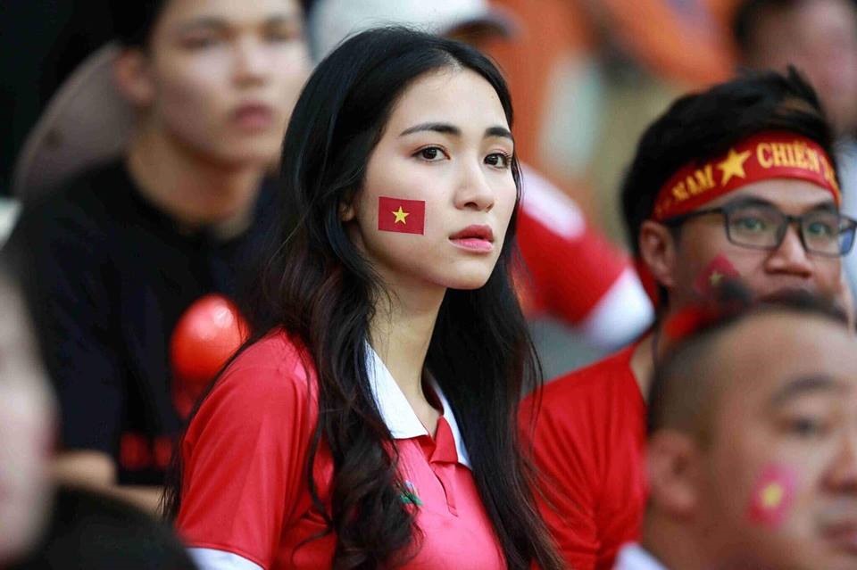 Hòa Minzy không muốn bị gắn với tên Công Phượng sau trận &#34;hòa&#34; Malaysia? - 1