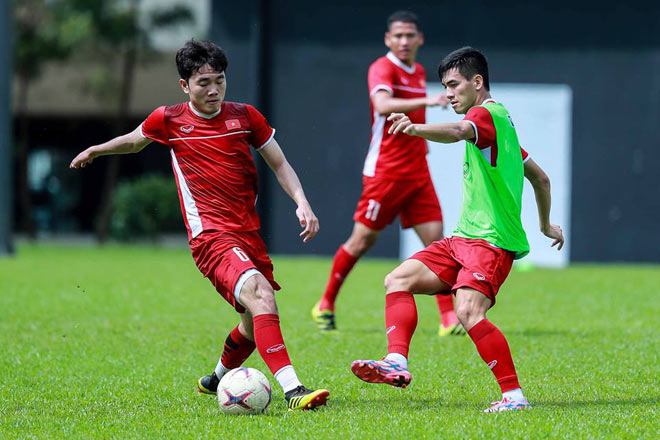 ĐT Việt Nam tập sớm đá Malaysia ở Mỹ Đình: Đức Chinh cười tươi luyện dứt điểm - 1