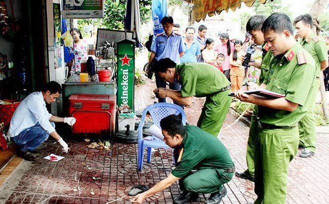 Nam thanh niên xách 2 dao sang chém chết hàng xóm rồi về nhà ngủ - 1