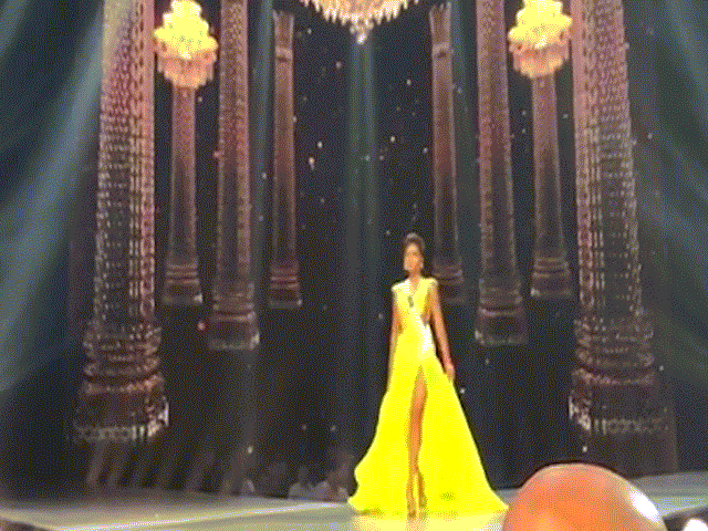 Cú xoay người "thần thánh" của H'Hen Niê tại Hoa hậu Hoàn vũ đang gây sốt