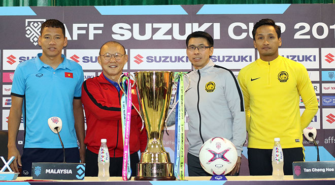 HLV Park Hang Seo cười tươi khi bị Malaysia tố dạy học trò chơi xấu - 1