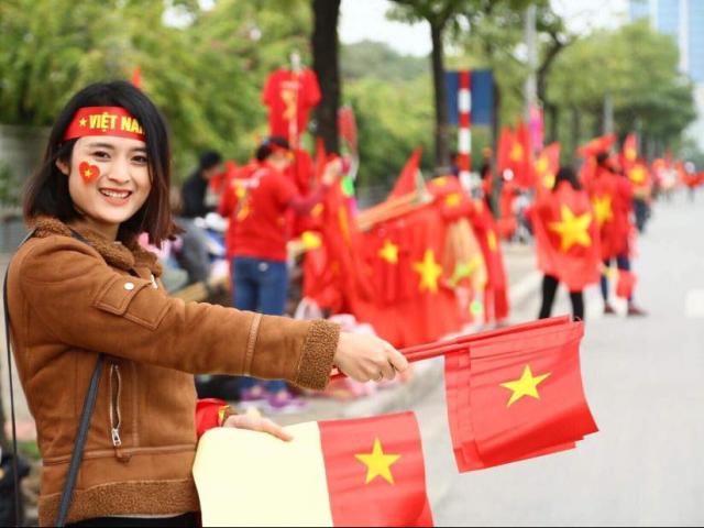 Hàng nghìn CĐV bắt đầu “hâm nóng” Mỹ Đình đợi ăn mừng cúp vàng AFF Cup