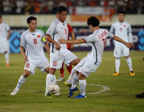 Anh Đức, Quang Hải, Công Phượng đi 1 đôi giày &#34;may mắn&#34; suốt mùa giải AFF Cup 2018 - 4