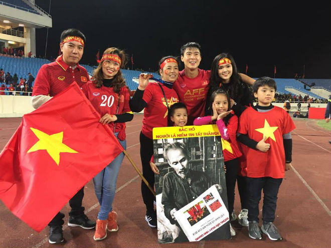 Fan Việt Nam ăn mừng vô địch AFF Cup: Niềm vui không thể tả - 5