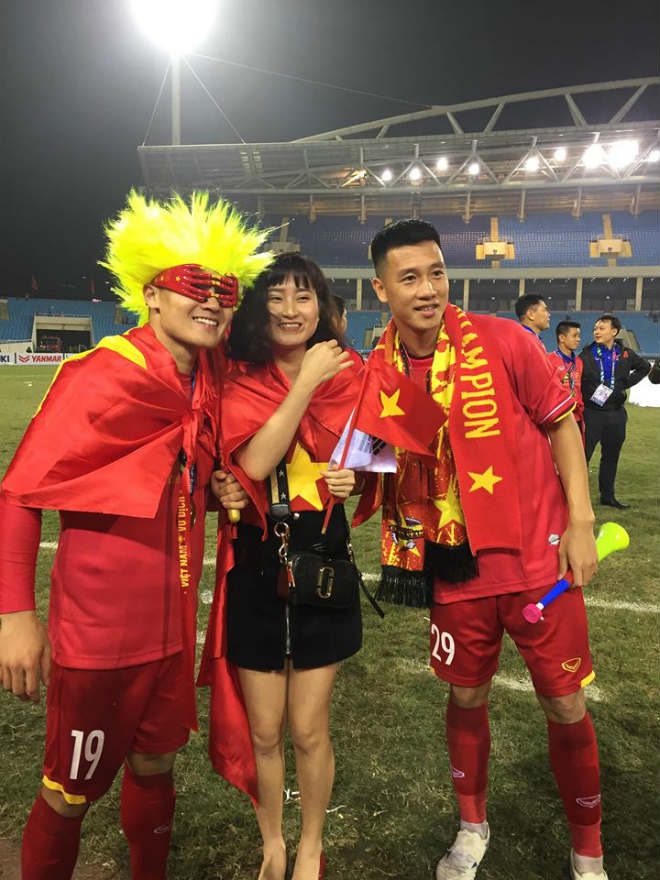 Fan Việt Nam ăn mừng vô địch AFF Cup: Niềm vui không thể tả - 6