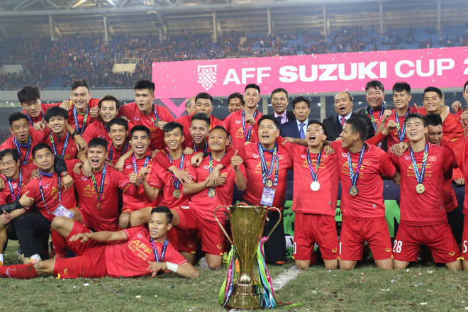 ĐT Việt Nam nâng cúp AFF Cup: Cột mốc lịch sử, thỏa nguyện 10 năm - 6