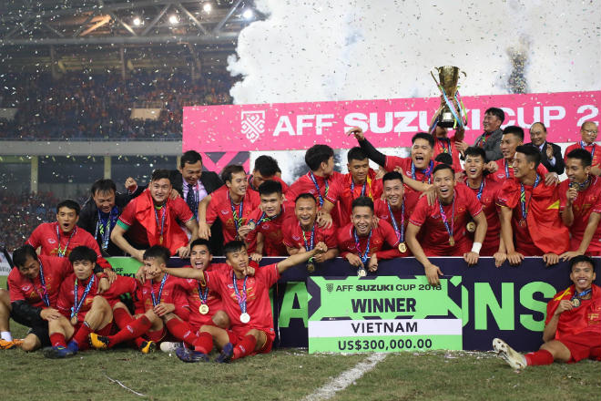 ĐT Việt Nam nâng cúp AFF Cup: Cột mốc lịch sử, thỏa nguyện 10 năm - 4