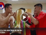 Công nghệ thông tin - Hình ảnh cầu thủ Việt Nam &quot;nghịch như quỷ&quot; sau khi vô địch AFF Cup 2018