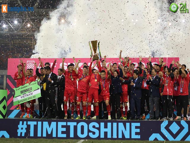 Việt Nam vô địch AFF Cup, thầy Park lập tức đi gặp bầu Đức