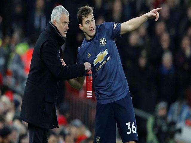 MU thua derby nước Anh: Sếp lớn họp khẩn sa thải Mourinho trong hôm nay?