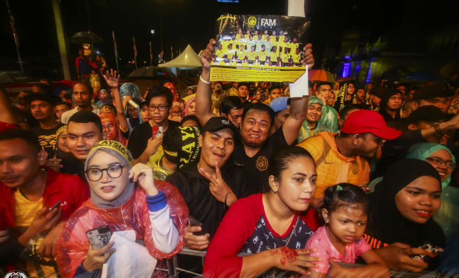 AFF Cup: Malaysia thua Việt Nam về nước, triệu fan làm điều không ngờ - 8