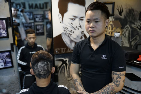 9x khởi đầu trào lưu &#34;khắc&#34; hình lên tóc cổ vũ Đội tuyển Việt Nam - 1
