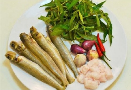 Cá bống đục kho rau răm đậm đà trôi cơm - 1