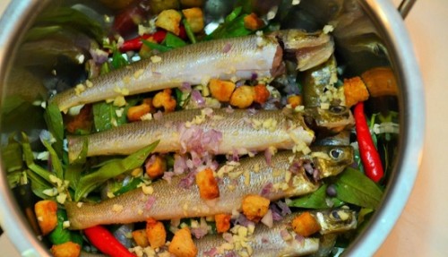 Cá bống đục kho rau răm đậm đà trôi cơm - 2
