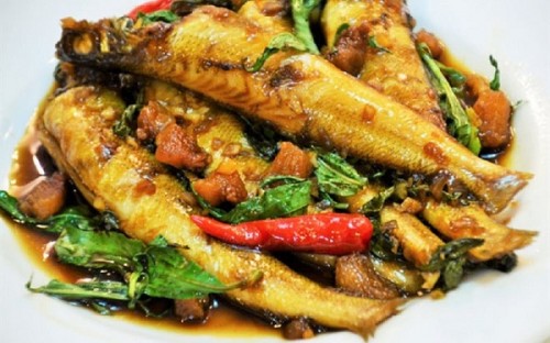 Cá bống đục kho rau răm đậm đà trôi cơm - 3