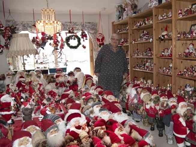 Một phụ nữ 30 năm đón Giáng sinh với hơn 2.000 ông già Noel - 1