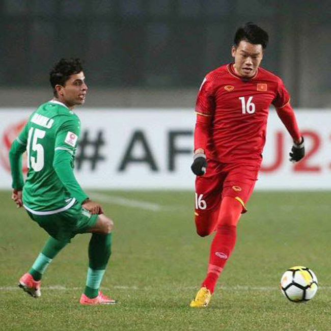 Nguyễn Thành Chung (hậu vệ đang chơi cho câu lạc bộ bóng đá Hà Nội) vừa được HLV Park Hang Seo bổ sung vào danh sách các cầu thủ Việt tham dự giải ASIAN Cup 2019. 