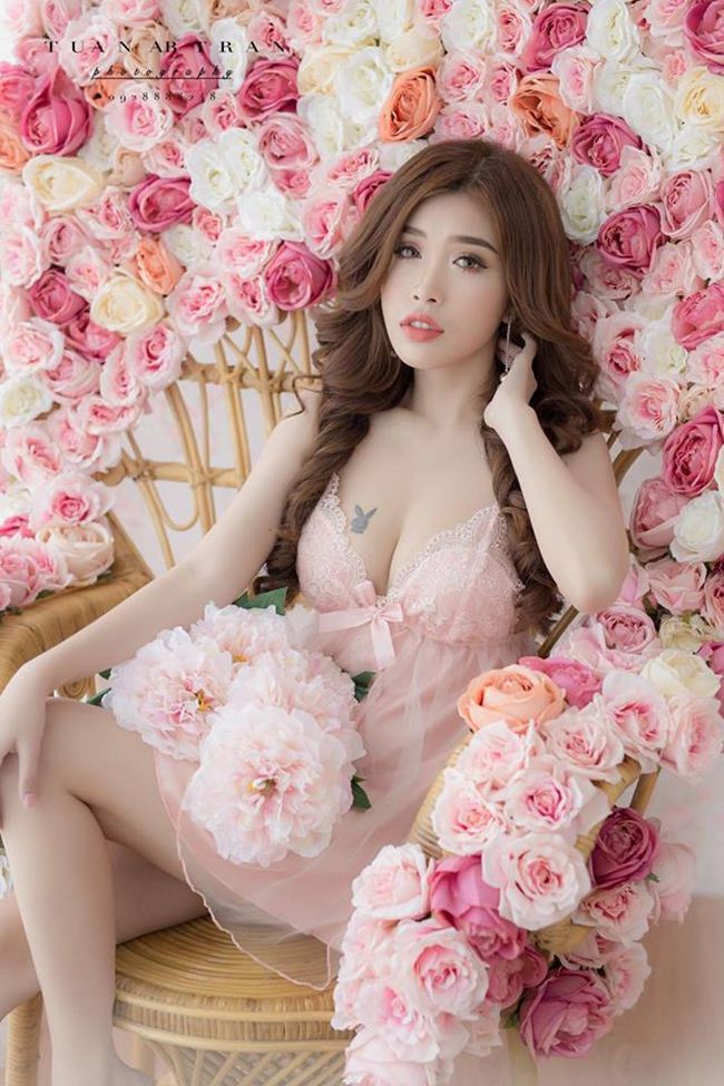 Không những thế, Pinky còn là một trong những “thánh nữ” được người hâm mộ phong danh trong phim ngắn Mì Gõ cùng Phi Huyền Trang, DJ Na… cùng lượt theo dõi trên các trang mạng xã hội với con số khủng.